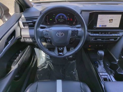 Used 2025 Toyota Camry SE image 15