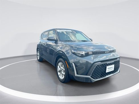 Used 2025 Kia Soul LX w/ LX Technology Package image 2