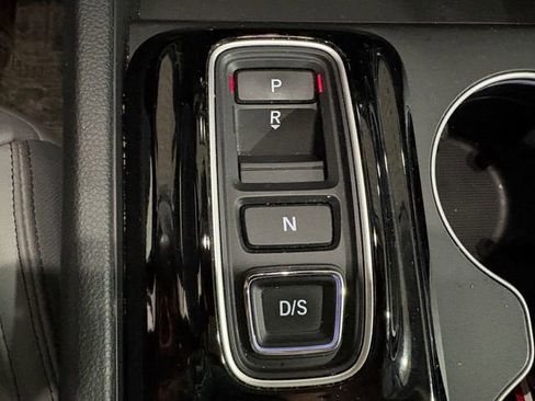Used 2024 Honda Pilot Touring image 16