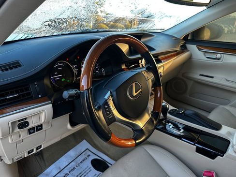 Used 2015 Lexus ES 300h image 48