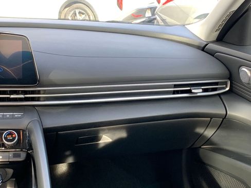 Used 2025 Hyundai Elantra Limited image 37