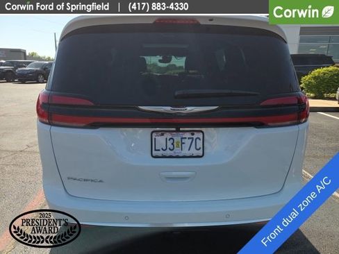 Used 2026 Chrysler Pacifica Pinnacle w/ Trailer Tow Group FWD image 5