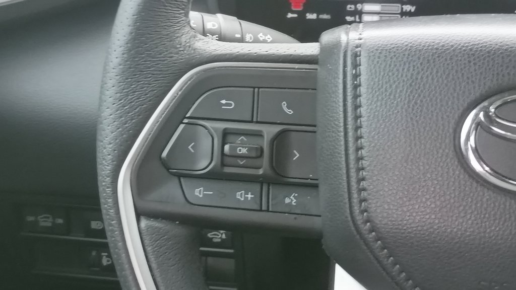 Used 2025 Toyota Sequoia Limited AWD/4WD image 24