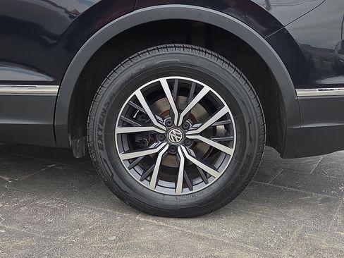 Used 2020 Volkswagen Tiguan SE w/ Panoramic Sunroof Package FWD image 5