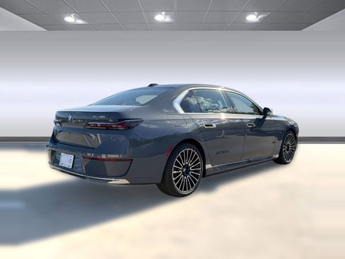 New 2026 BMW i7 xDrive60 w/ Executive Package AWD/4WD image 7