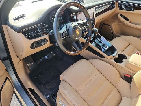 Certified 2024 Porsche Macan GTS image 4