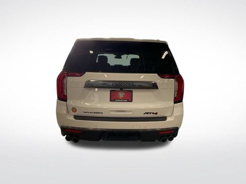 Used 2024 GMC Yukon XL AT4 AWD/4WD image 19