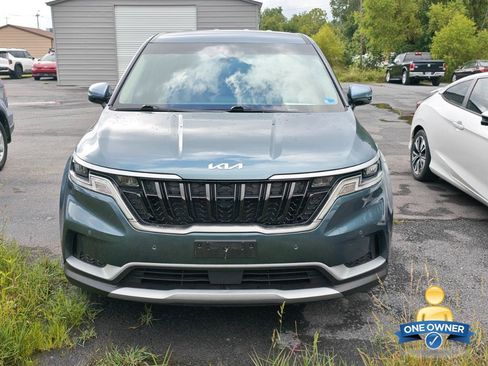 Used 2024 Kia Carnival EX FWD image 2