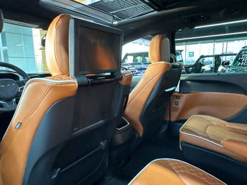 New 2026 Chrysler Pacifica Pinnacle image 6