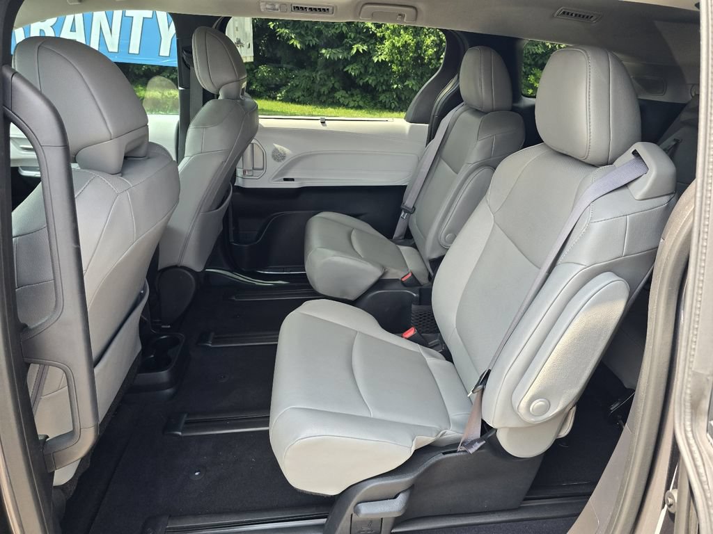 Used 2025 Toyota Sienna XLE w/ XLE Plus Package FWD image 13