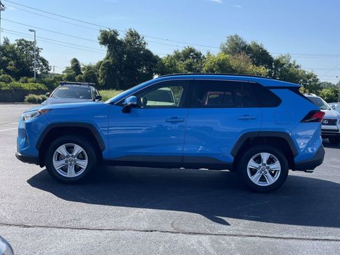 Used 2021 Toyota RAV4 XLE w/ Convenience Package AWD/4WD image 4