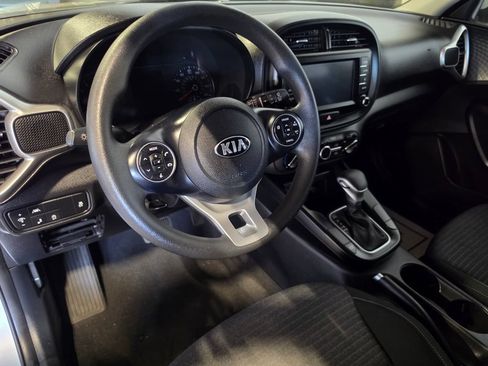 Used 2020 Kia Soul S FWD image 4