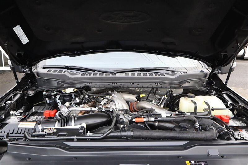 Used 2024 Ford F350 Platinum w/ Tremor Off-Road Package AWD/4WD image 9