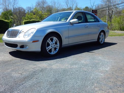 Used 2005 Mercedes-Benz E 500 4MATIC Sedan image 1