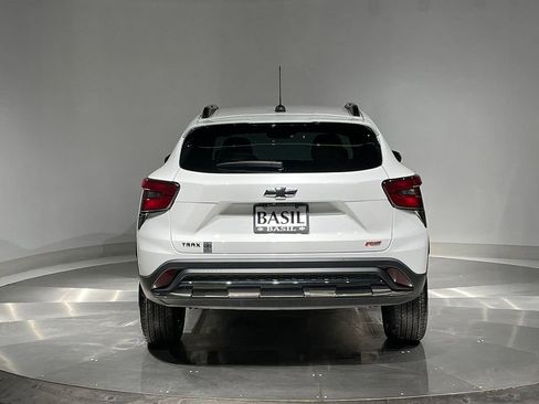 Used 2024 Chevrolet Trax RS image 12