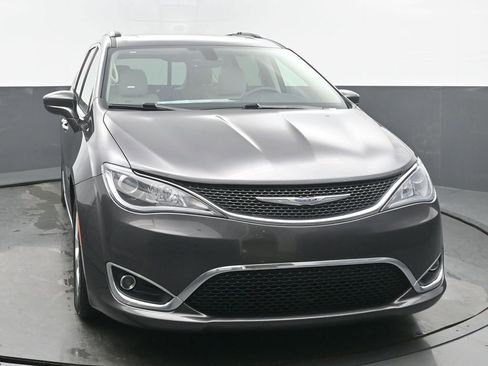 Used 2018 Chrysler Pacifica Touring-L Plus w/ Tire & Wheel Group image 8
