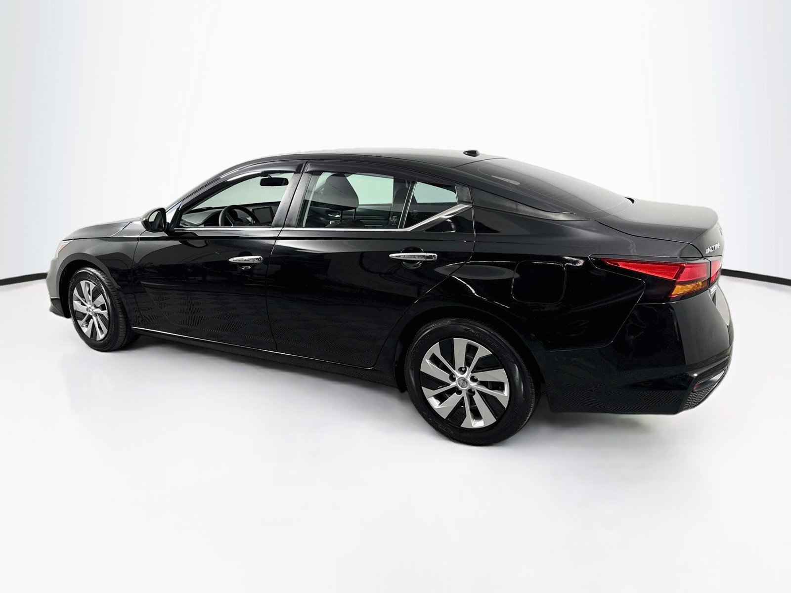 Used 2019 Nissan Altima 2.5 S FWD image 5