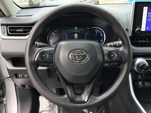 Used 2025 Toyota RAV4 XLE AWD/4WD image 26