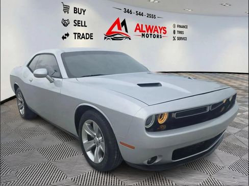 Used 2020 Dodge Challenger SXT w/ Driver Convenience Group RWD image 14