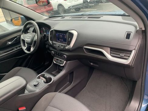 Used 2024 GMC Terrain SLE FWD image 19