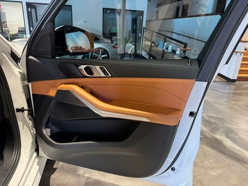 Used 2022 BMW X5 M50i image 25