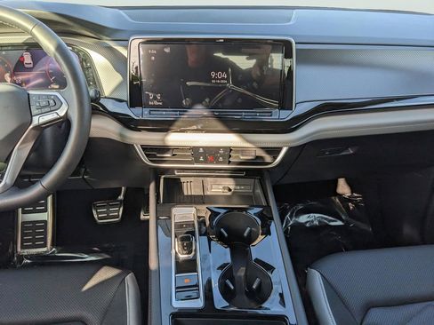 New 2026 Volkswagen Atlas Peak Edition AWD/4WD image 14