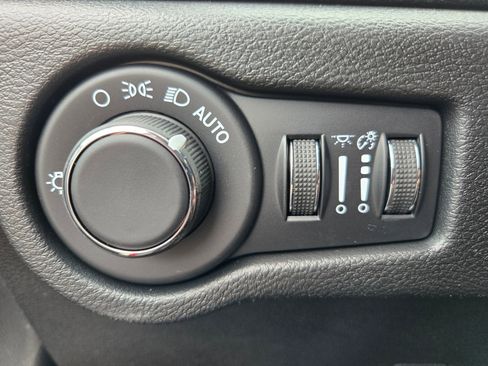New 2027 Chrysler Pacifica Select FWD image 24