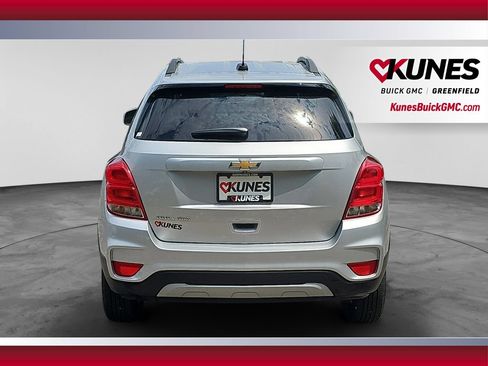 Used 2022 Chevrolet Trax LT w/ LT Convenience Package AWD/4WD image 8