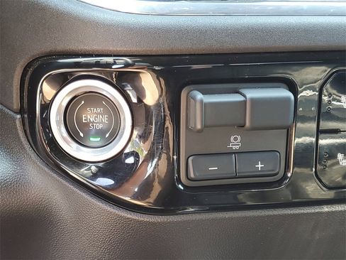 Used 2024 Chevrolet Silverado 1500 LT Trail Boss w/ LT Trail Boss Premium Package image 33