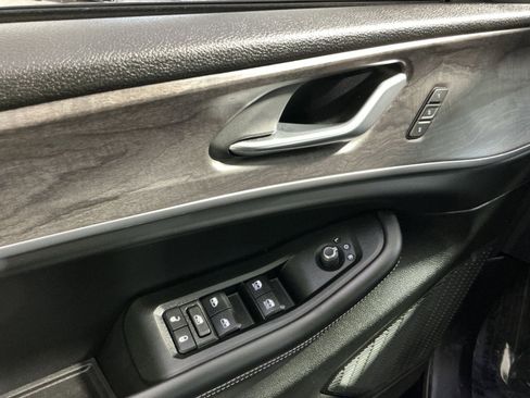Used 2024 Jeep Grand Cherokee L Limited w/ Black Appearance Package AWD/4WD image 16