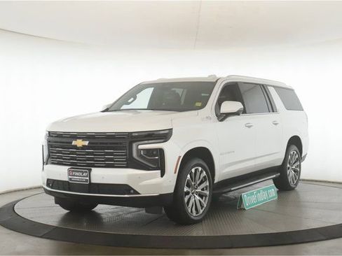 Used 2025 Chevrolet Suburban High Country image 10