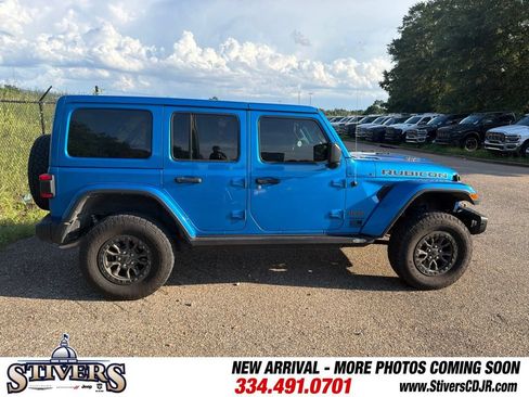 Used 2022 Jeep Wrangler Unlimited Rubicon w/ Dual Top Group AWD/4WD image 7