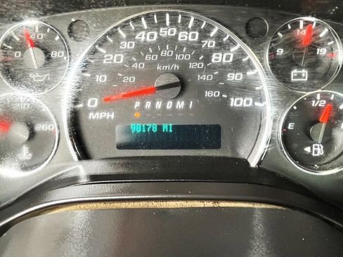 Used 2018 Chevrolet Express 4500 w/ Driver Convenience Package image 12