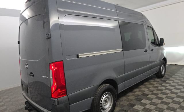 Used 2022 Mercedes-Benz Sprinter 2500 w/ Acoustic Package image 3