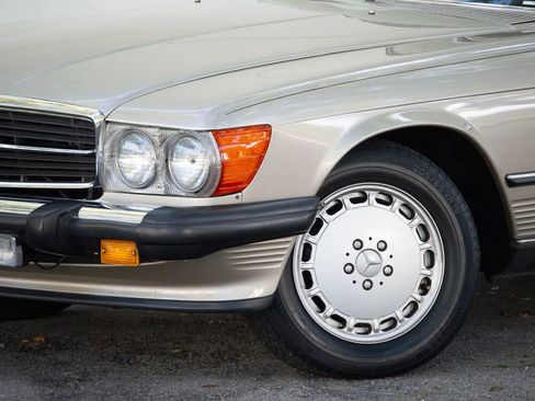 Used 1989 Mercedes-Benz 560 SL image 2