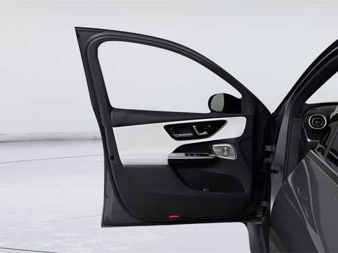 Used 2023 Mercedes-Benz GLC 300 4MATIC image 37