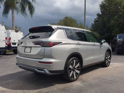 Used 2025 Mitsubishi Outlander SE FWD image 5
