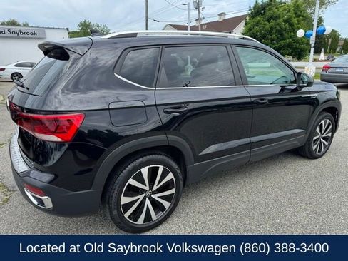 Certified 2023 Volkswagen Taos SE w/ Panoramic Sunroof Package AWD/4WD image 5