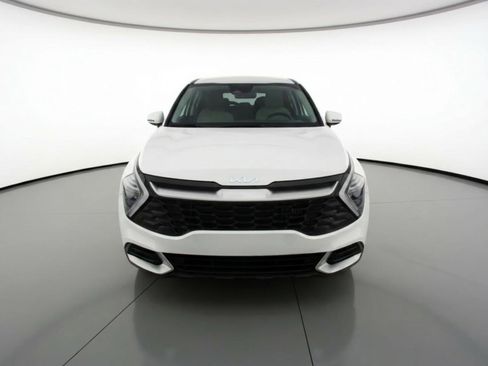 Used 2025 Kia Sportage LX image 2