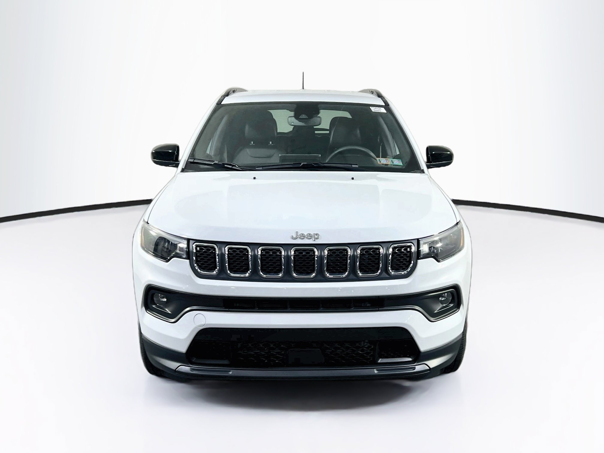 Used 2023 Jeep Compass Latitude AWD/4WD image 2