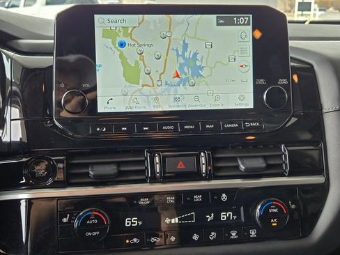 Used 2025 Nissan Pathfinder SL image 23