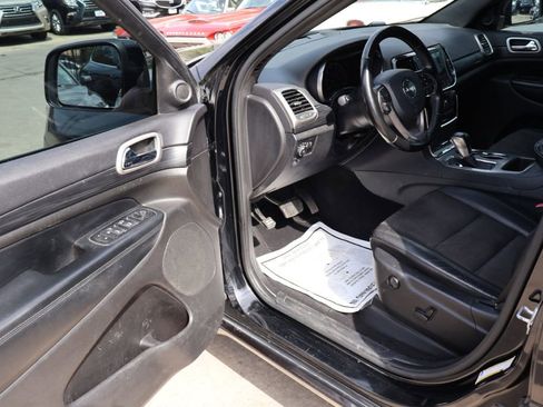 Used 2020 Jeep Grand Cherokee Altitude RWD image 15
