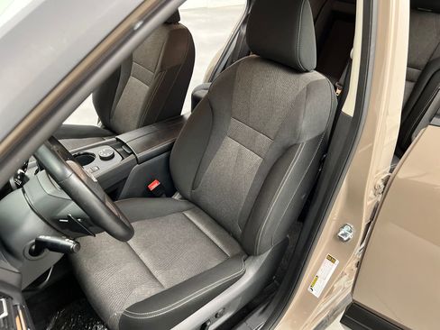 Used 2025 Nissan Rogue SV AWD/4WD image 9