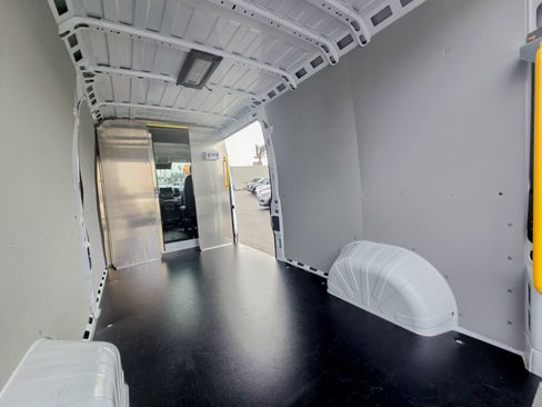 Used 2025 RAM ProMaster 2500 w/ Convenience Group image 36