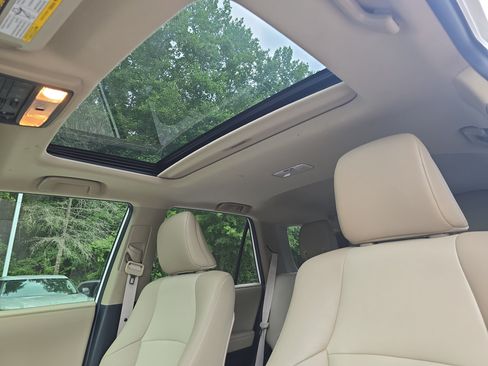 Used 2020 Toyota 4Runner SR5 Premium w/ Moonroof Package AWD/4WD image 28