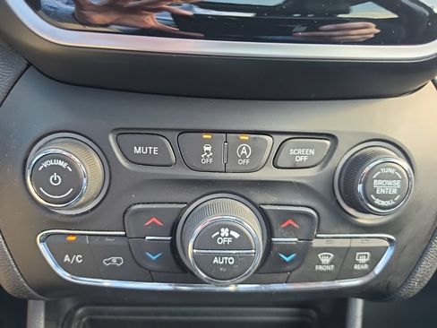 Used 2021 Jeep Cherokee Limited w/ Elite Package AWD/4WD image 72