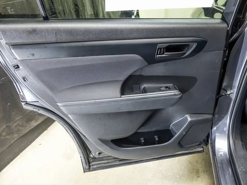 Certified 2024 Toyota Highlander LE image 22