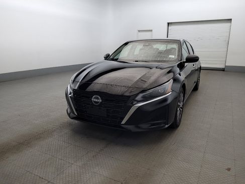 Used 2024 Nissan Altima 2.5 SV FWD image 15