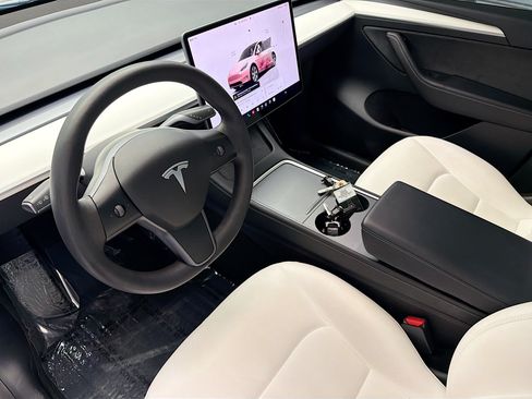 Used 2023 Tesla Model Y Long Range AWD/4WD image 7
