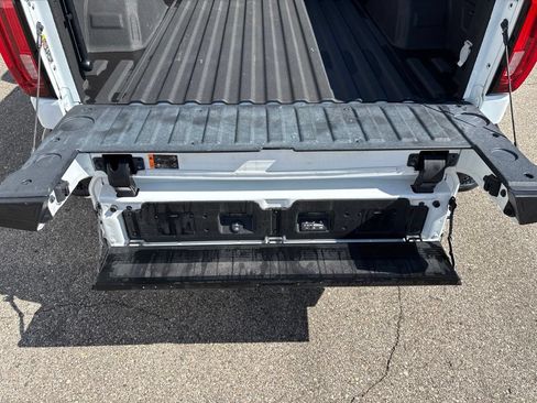 Certified 2022 GMC Sierra 1500 AT4 w/ AT4 Premium Package AWD/4WD image 11